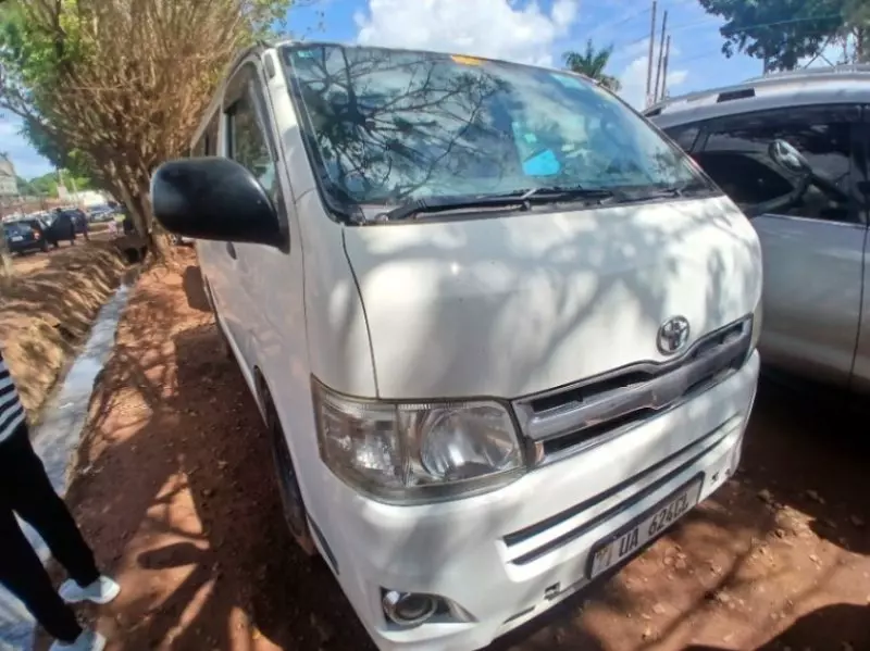 Toyota Hiace   - 2011
