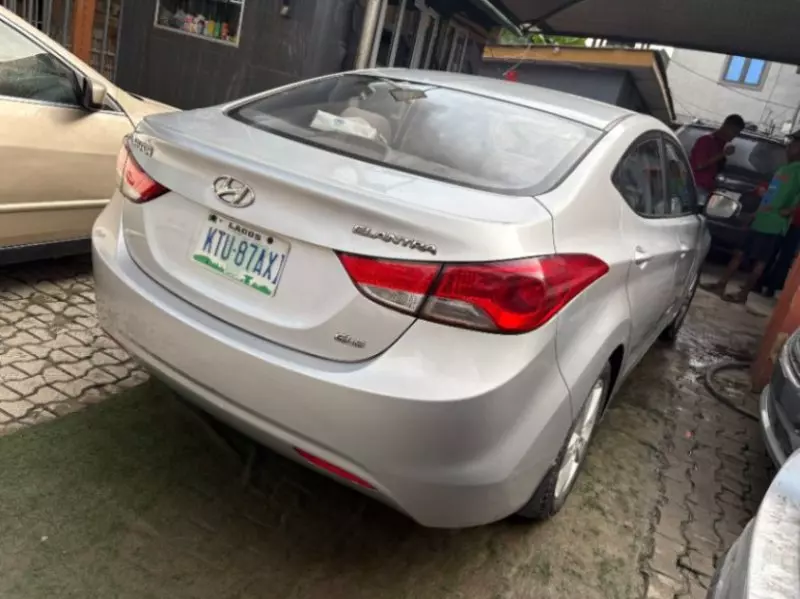 Hyundai ELANTRA 1,6L BVA GLS New   - 2013