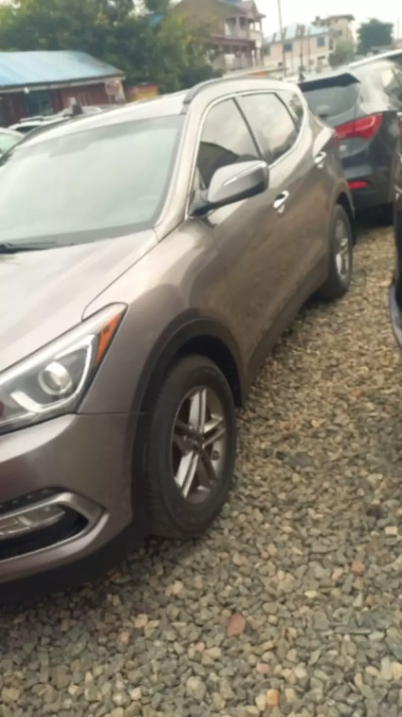 Hyundai Santa Fe   - 2017