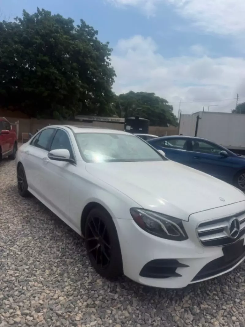 Mercedes-Benz E 300   - 2017