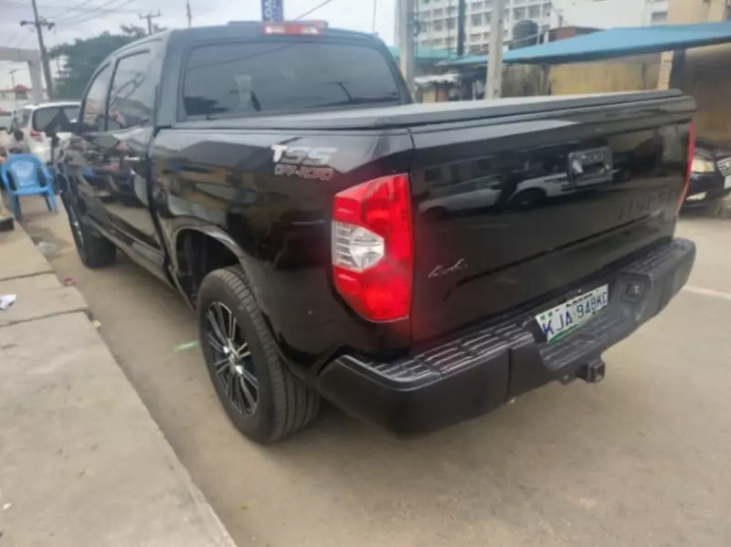 Toyota Tundra   - 2015