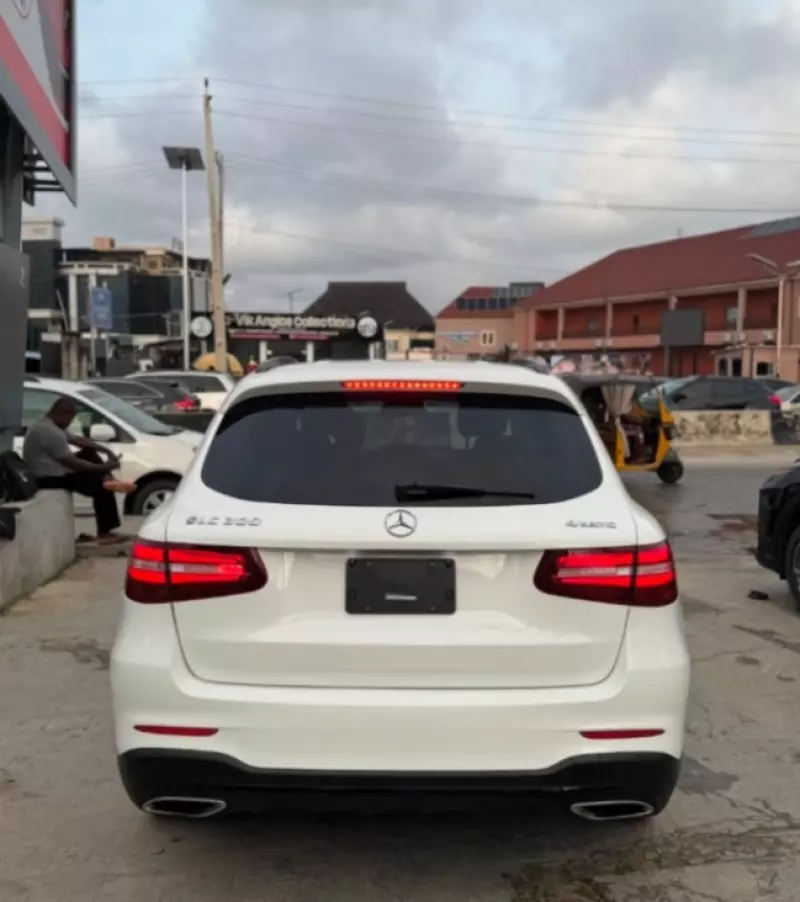 Mercedes-Benz GLC 300   - 2016