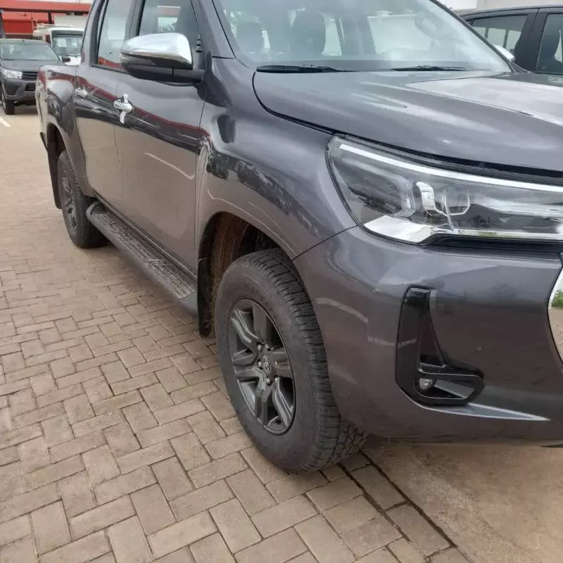 Toyota Hilux   - 2025