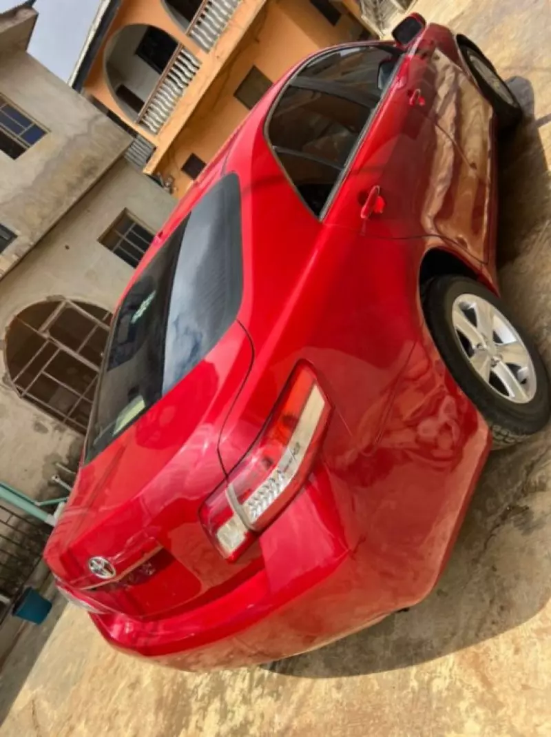 Toyota Camry   - 2010