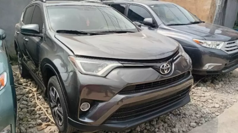 Toyota RAV4   - 2017