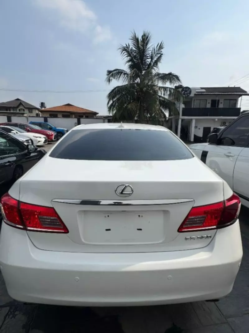 Lexus ES 350   - 2011