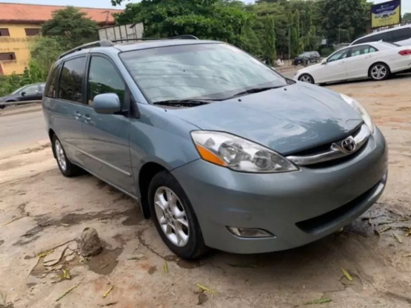 Toyota Sienna   - 2006