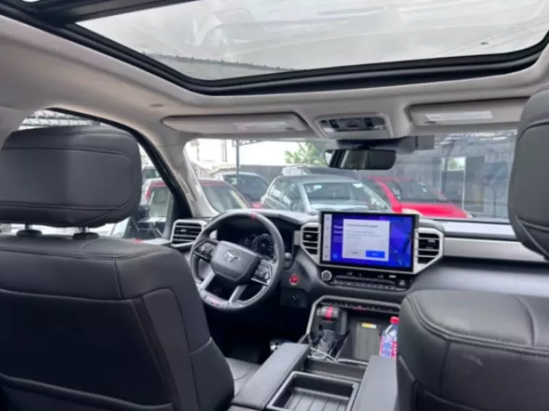 TOYOTA Tundra - 2024