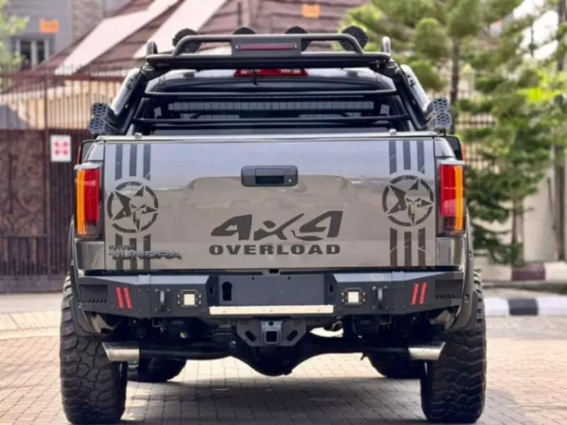 Toyota Tundra   - 2011