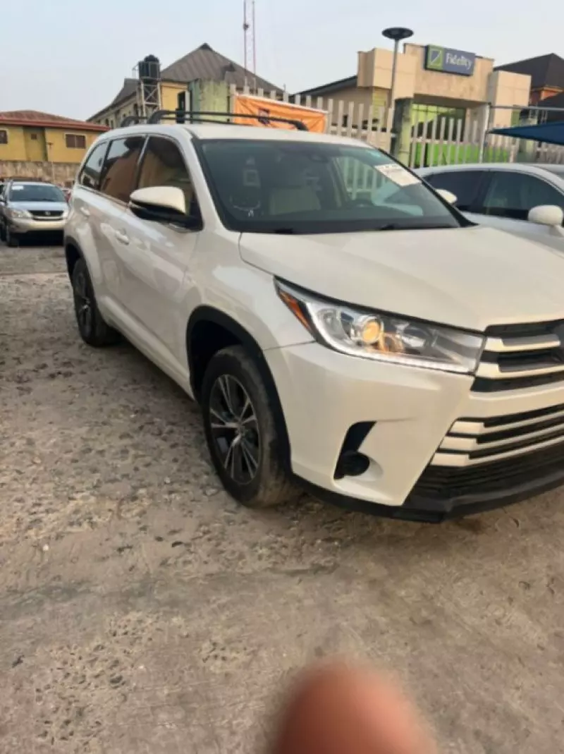 Toyota Highlander   - 2017