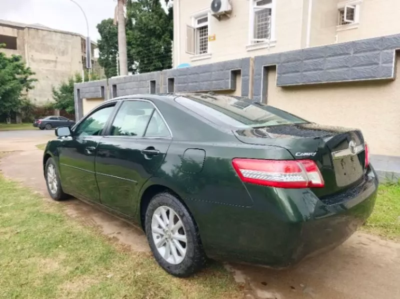 Toyota Camry   - 2011