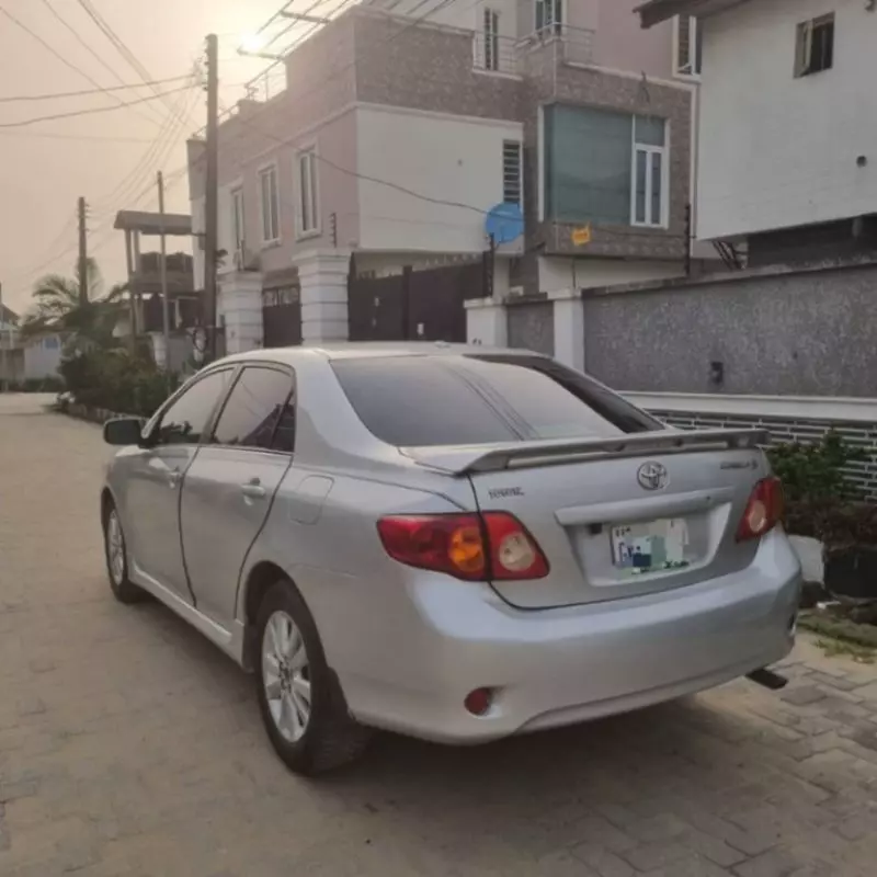 Toyota Corolla   - 2009