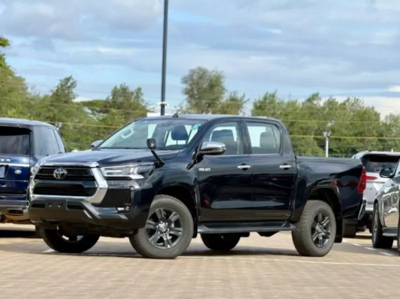 Toyota Hilux   - 2021