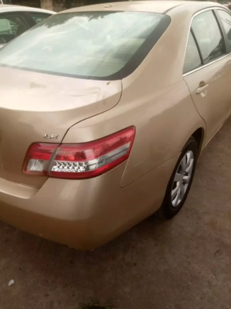 Toyota Camry   - 2010