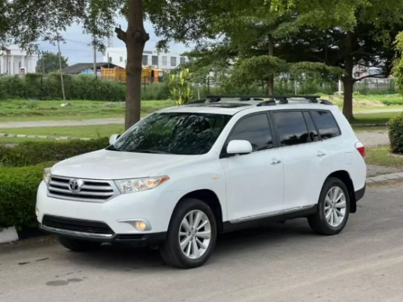 Toyota Highlander   - 2013