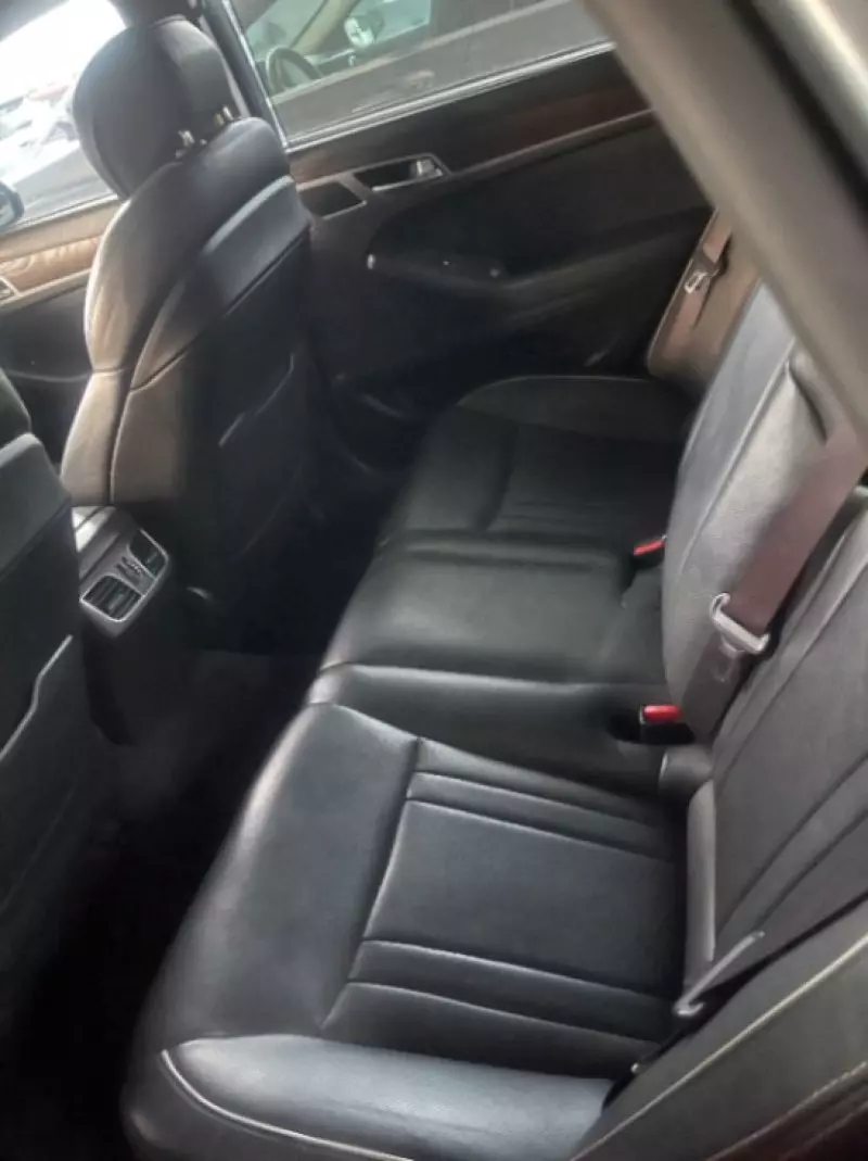 Hyundai Genesis   - 2015