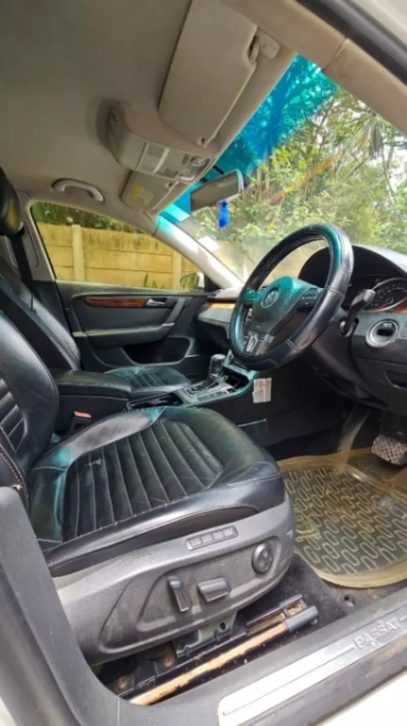 Volkswagen Passat   - 2011