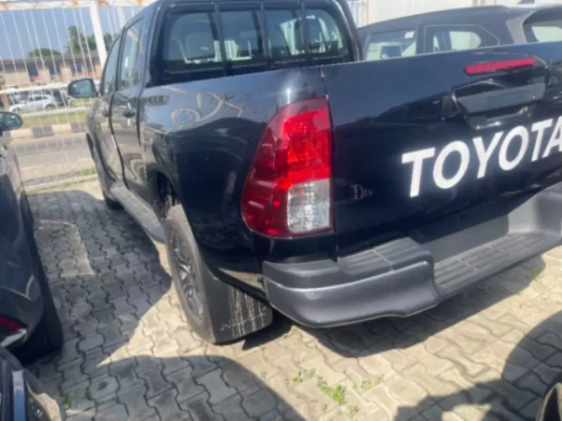 Toyota Hilux   - 2025