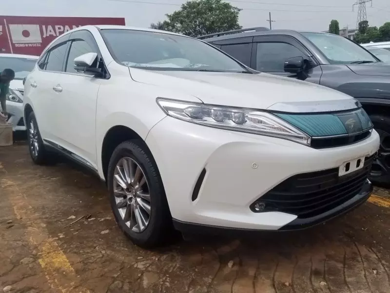Toyota Harrier   - 2017