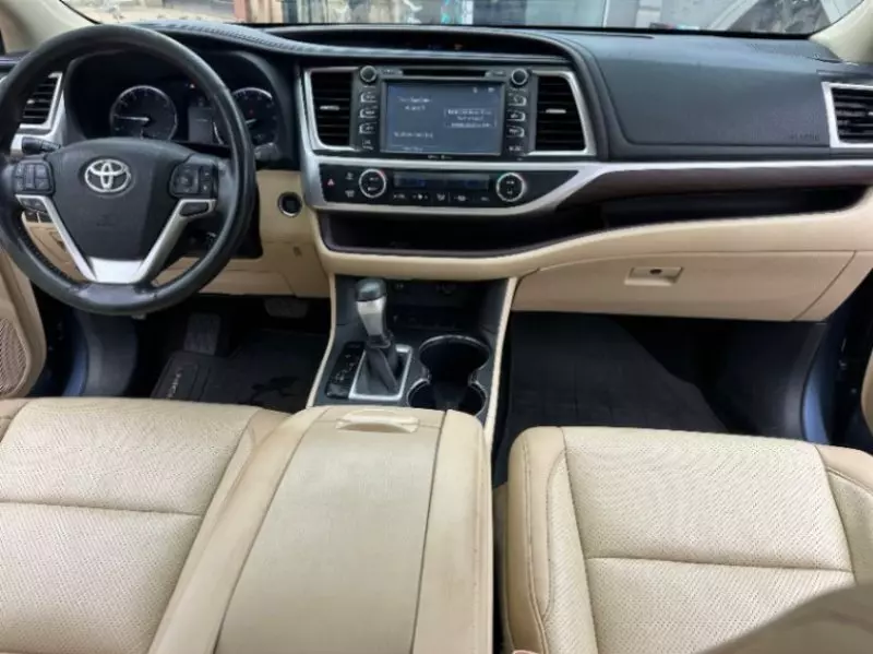 Toyota Highlander   - 2014