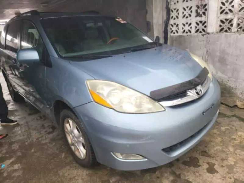 Toyota Sienna   - 2006