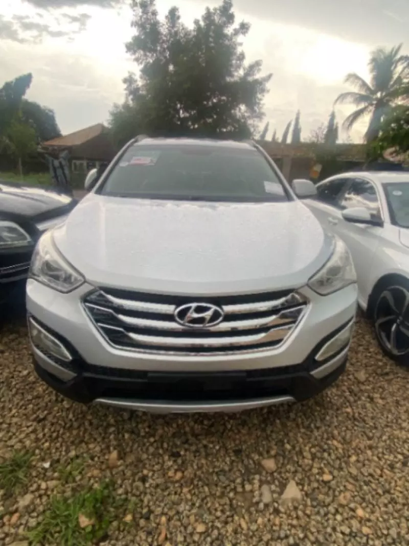Hyundai Santa Fe   - 2013