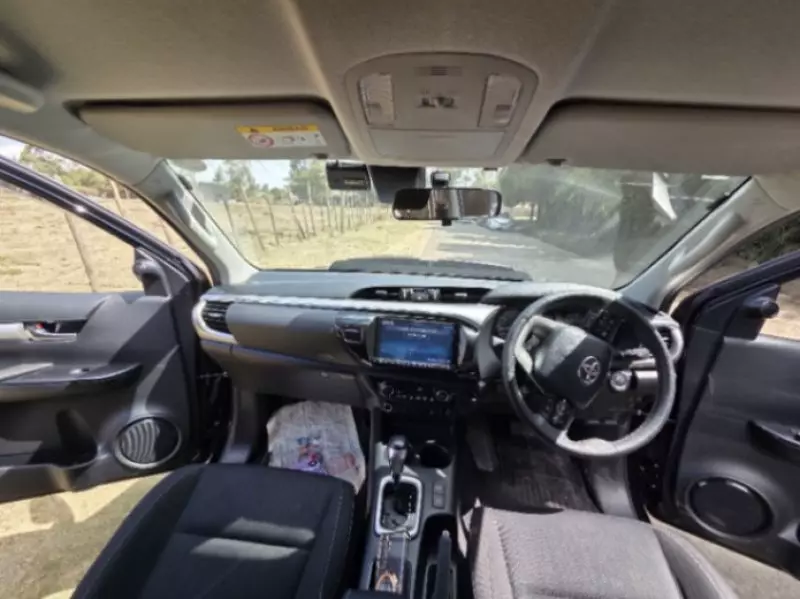 Toyota Hilux   - 2021
