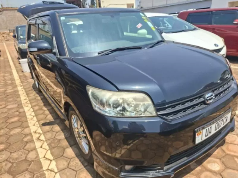 TOYOTA Rumion   - 2012