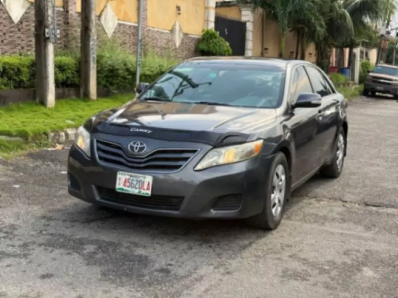 TOYOTA Camry   - 2010