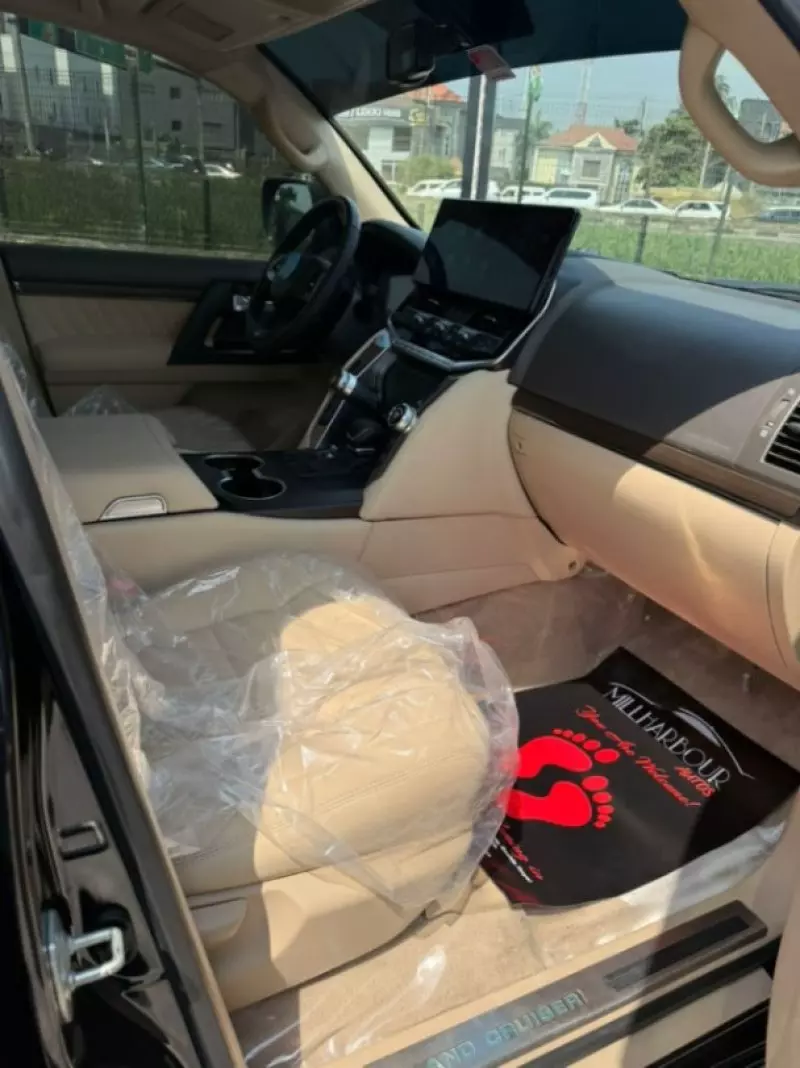 Toyota Land Cruiser   - 2013