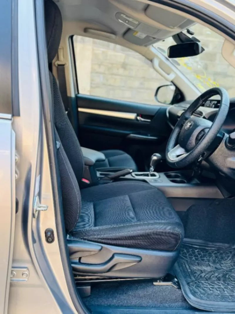 Toyota Hilux   - 2020