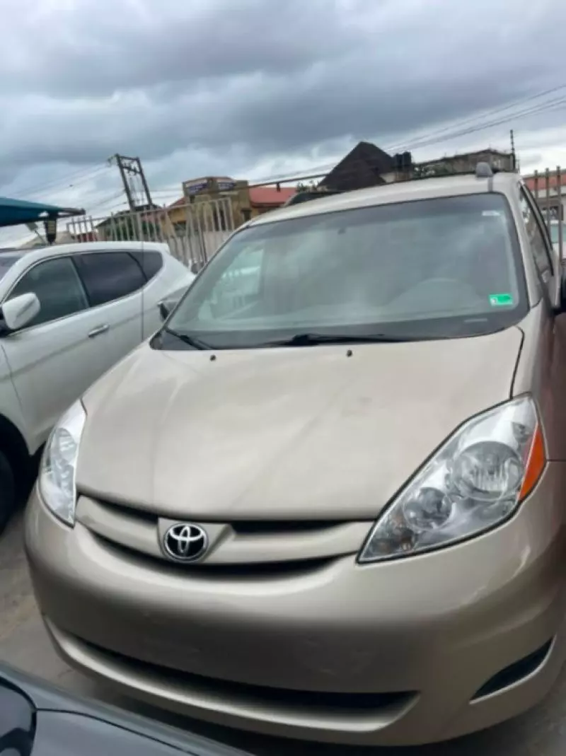 TOYOTA Sienna   - 2006