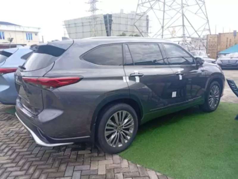 TOYOTA Highlander - 2021