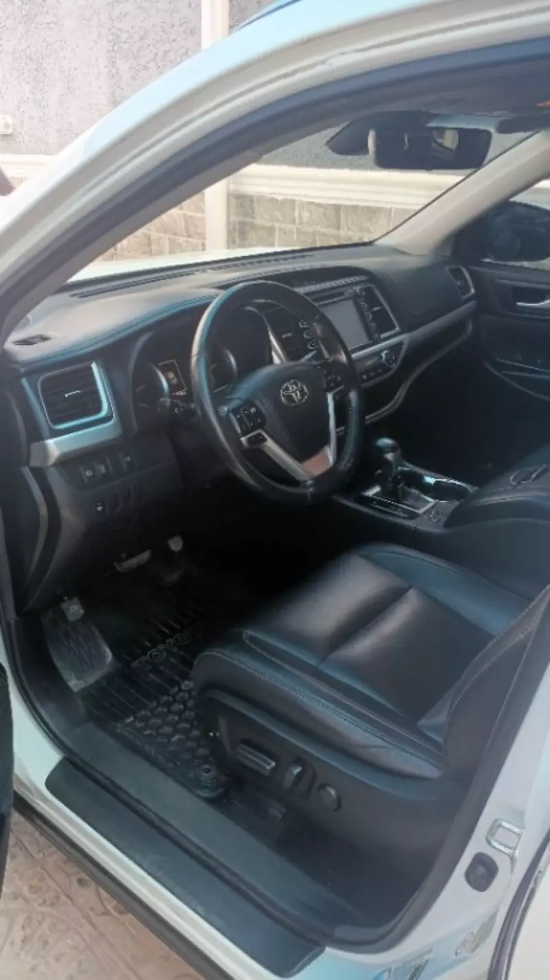 Toyota Highlander   - 2017