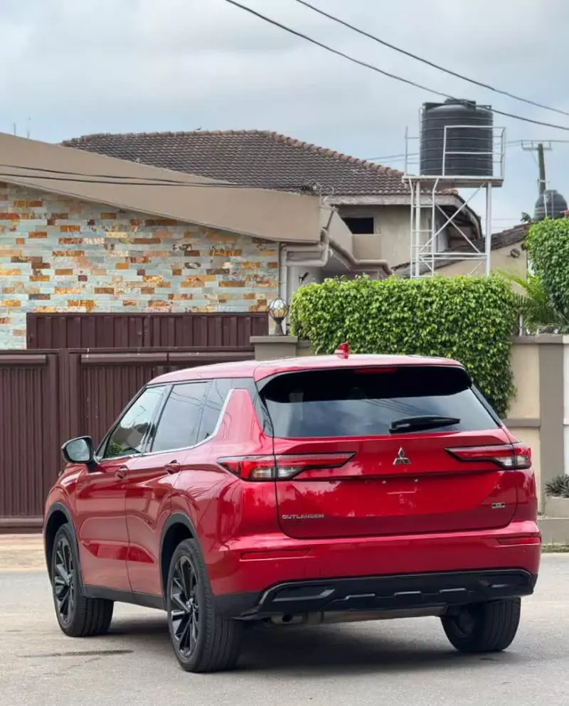 Mitsubishi Outlander - 2024