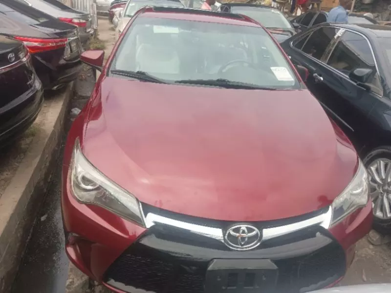 Toyota camry   - 2016