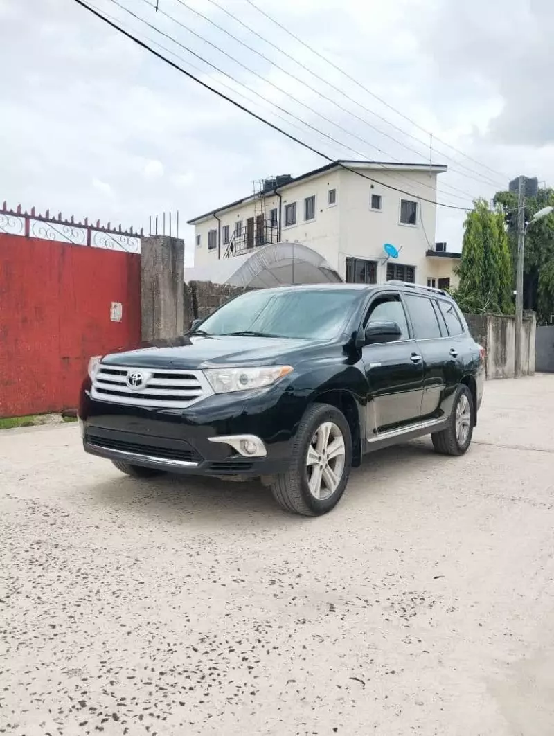 Toyota Highlander   - 2013