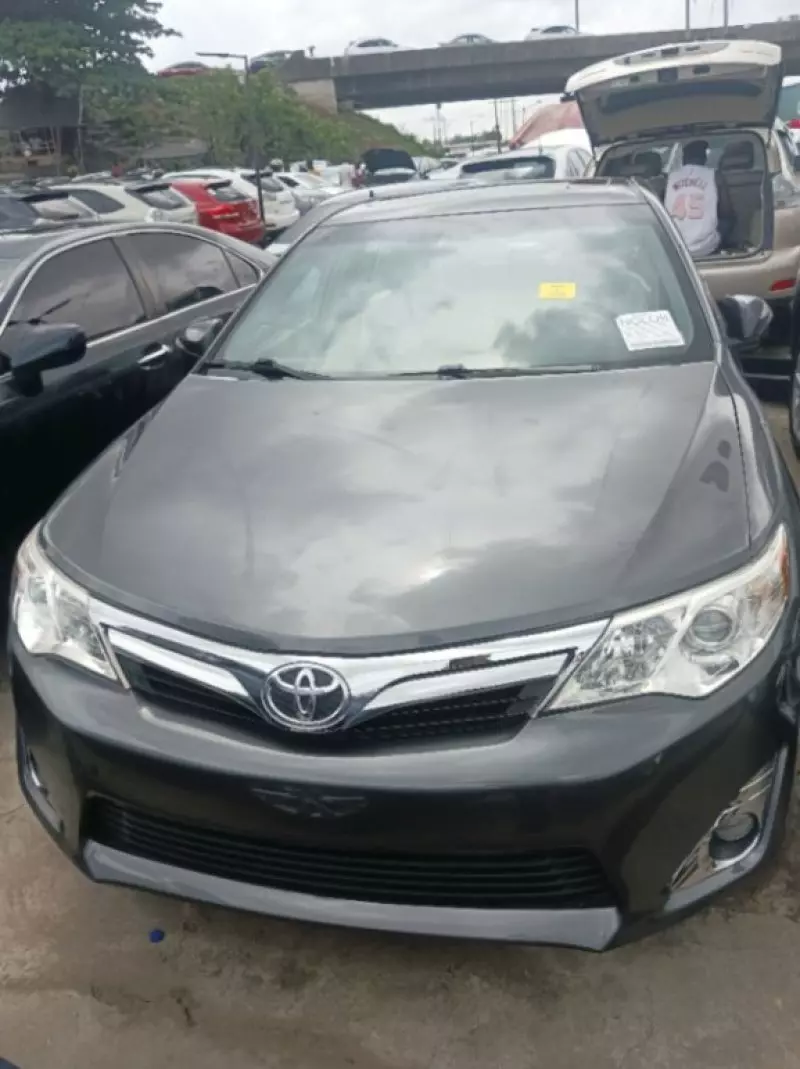 Toyota camry   - 2012