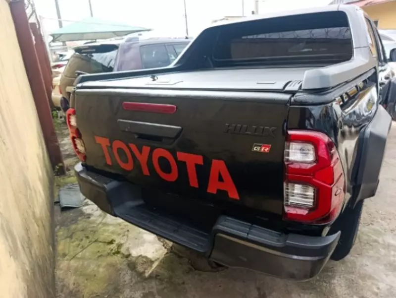 TOYOTA Hilux   - 2014