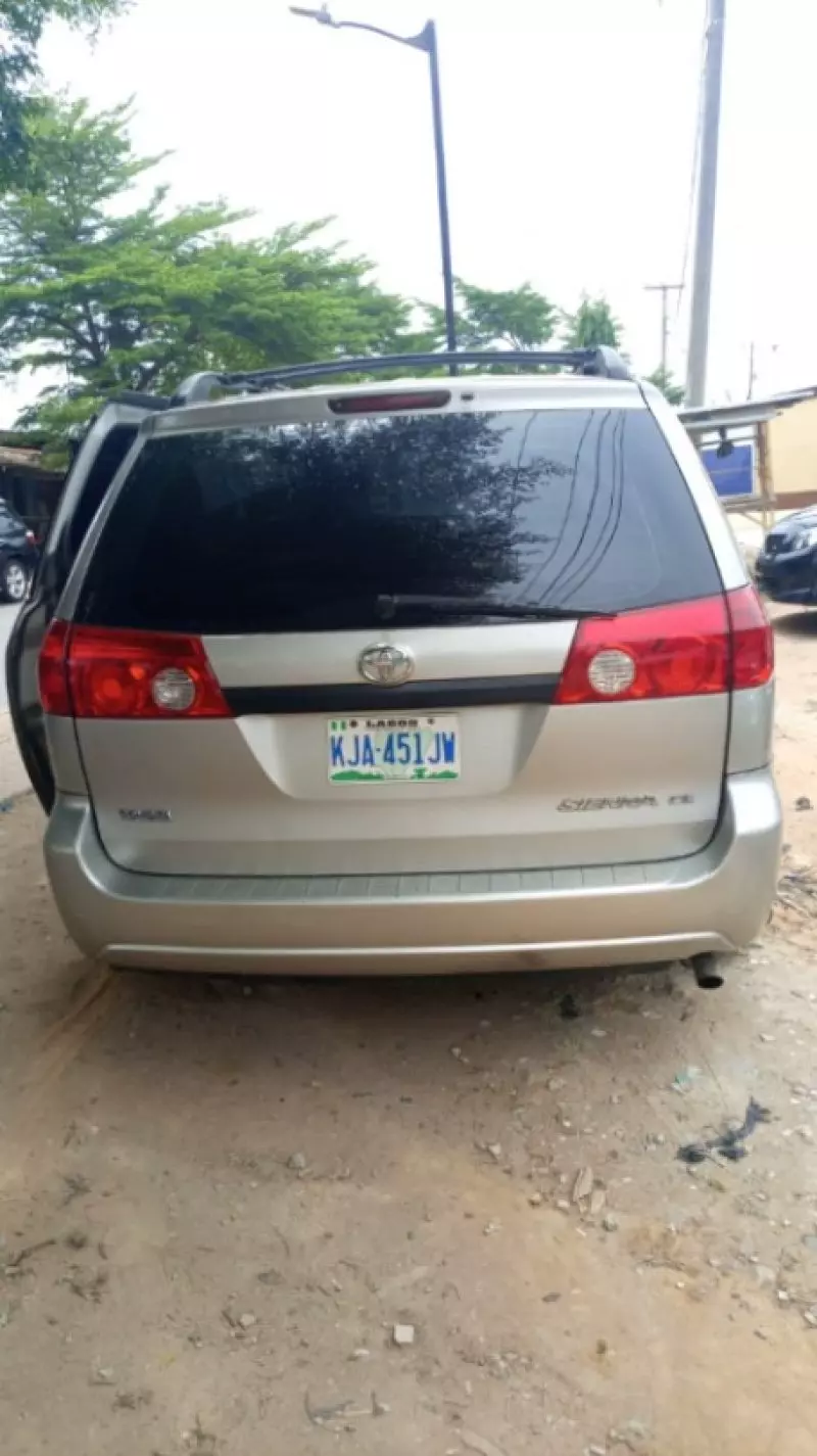 Toyota Sienna   - 2008