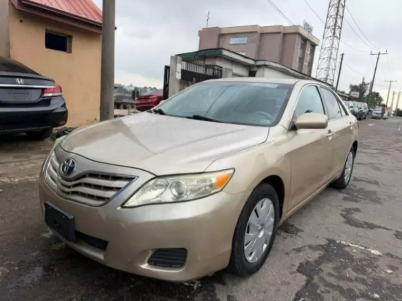 TOYOTA Camry - 2011