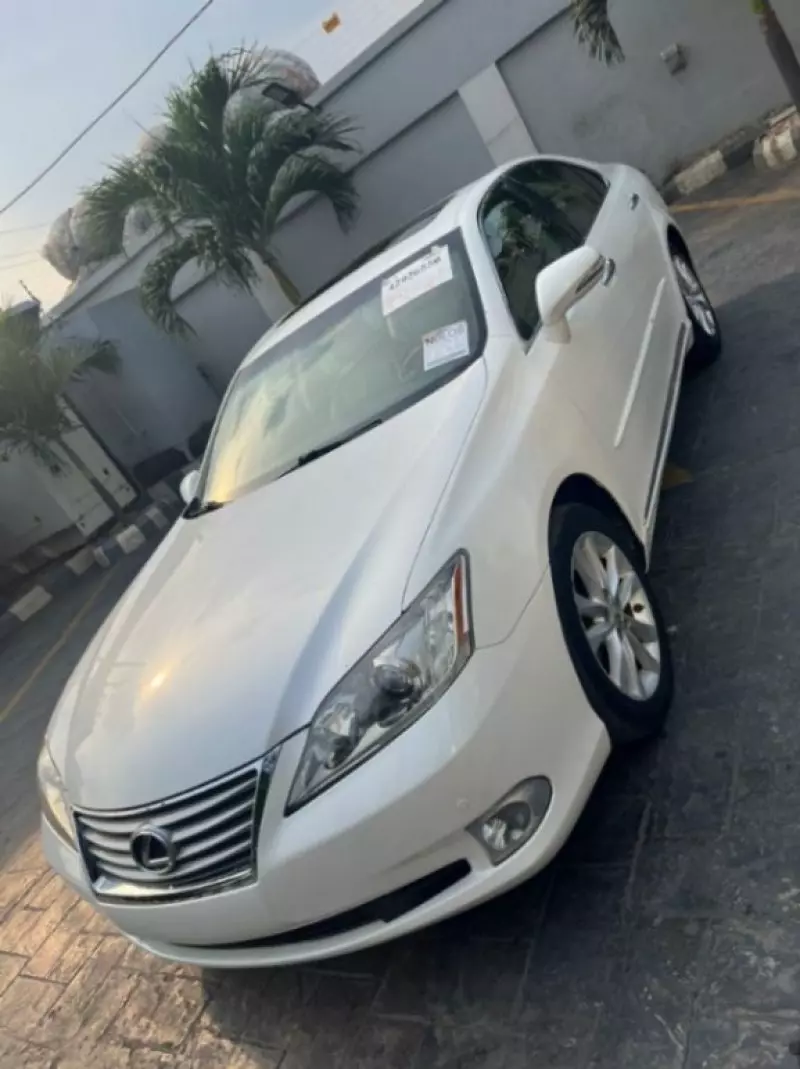 Lexus ES 350   - 2011