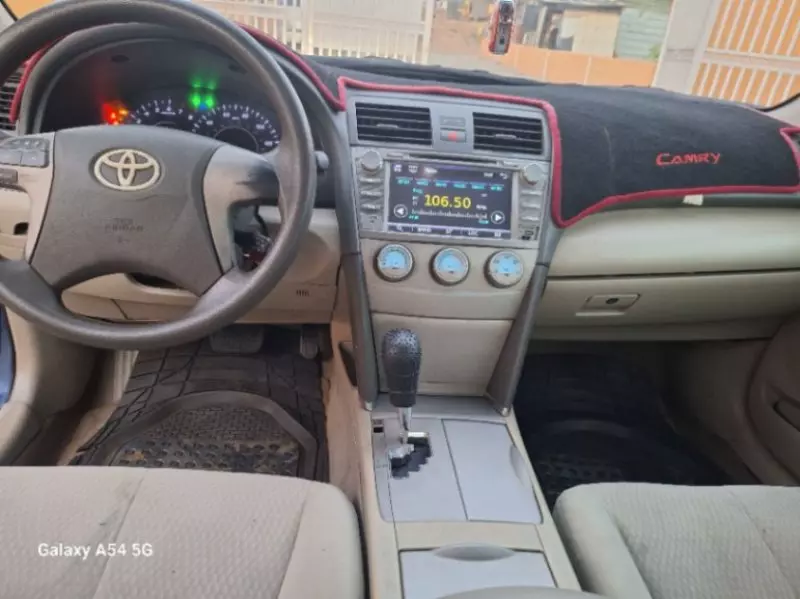 Toyota Camry   - 2010