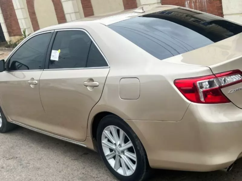 TOYOTA Camry - 2012