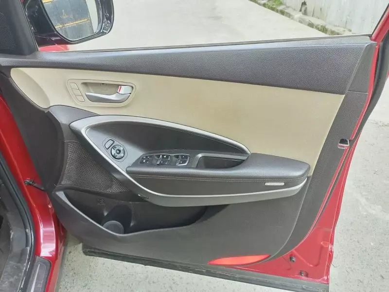 Hyundai Santa Fe   - 2014
