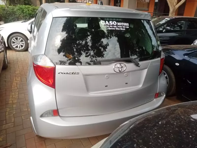 Toyota Ractis   - 2012