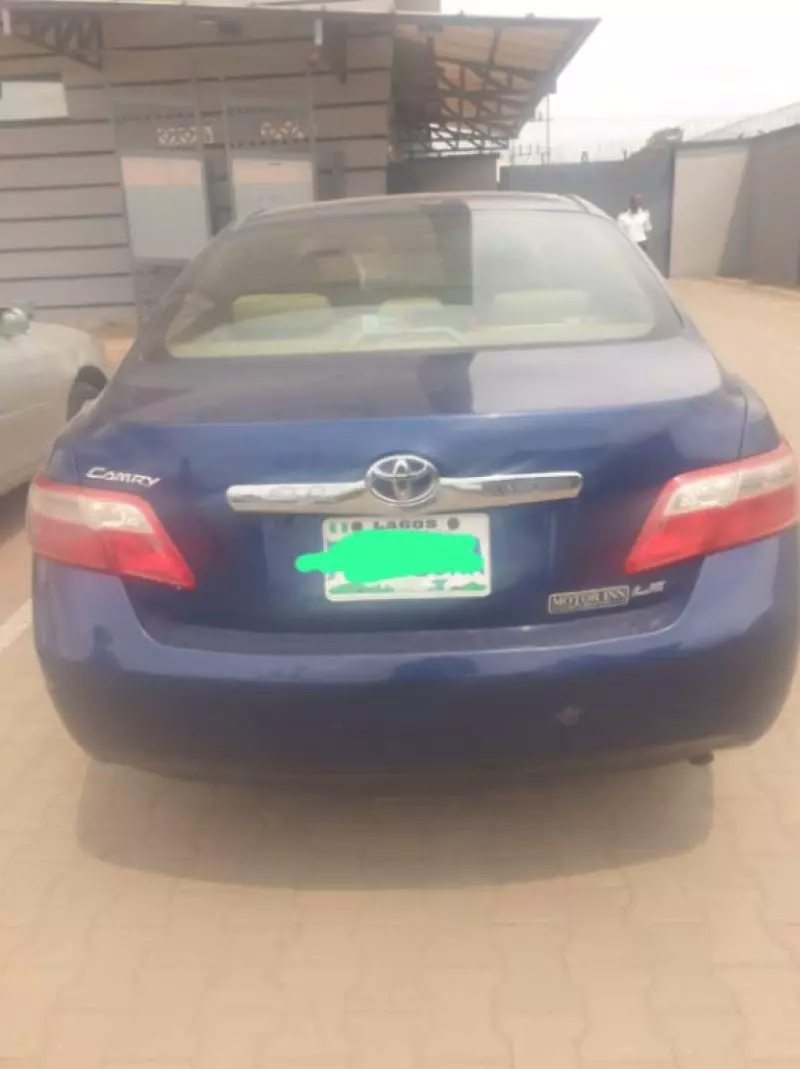 Toyota Camry   - 2009