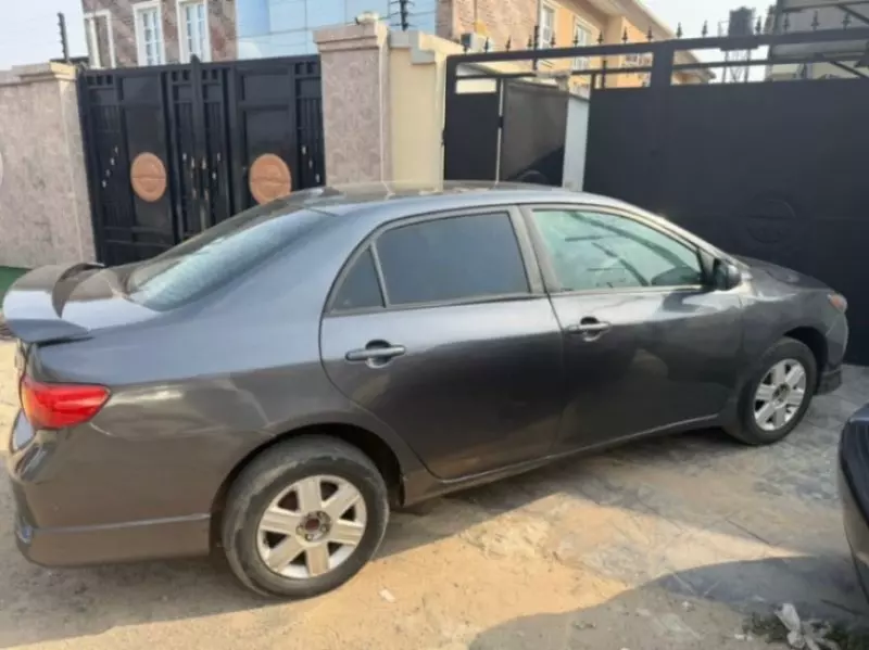 Toyota Corolla   - 2009