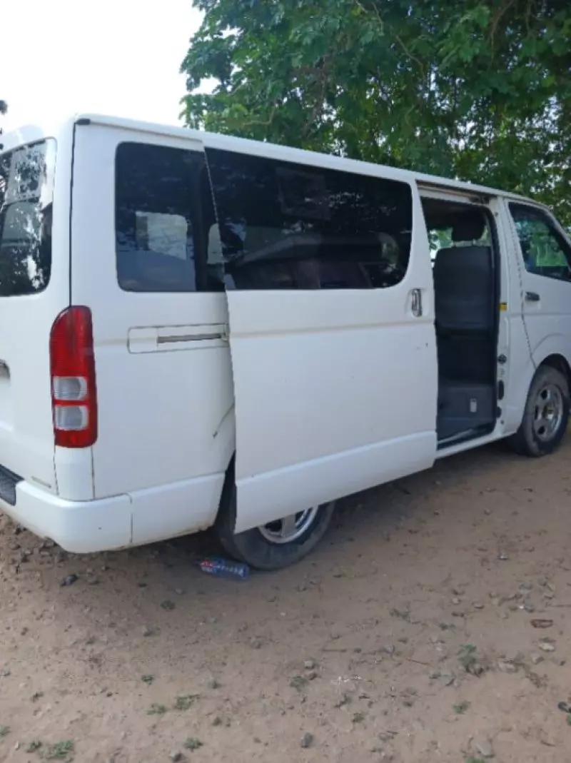 TOYOTA Hiace   - 2010