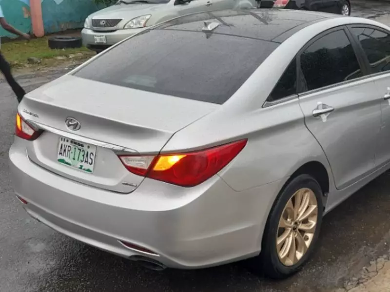 Hyundai Sonata   - 2012